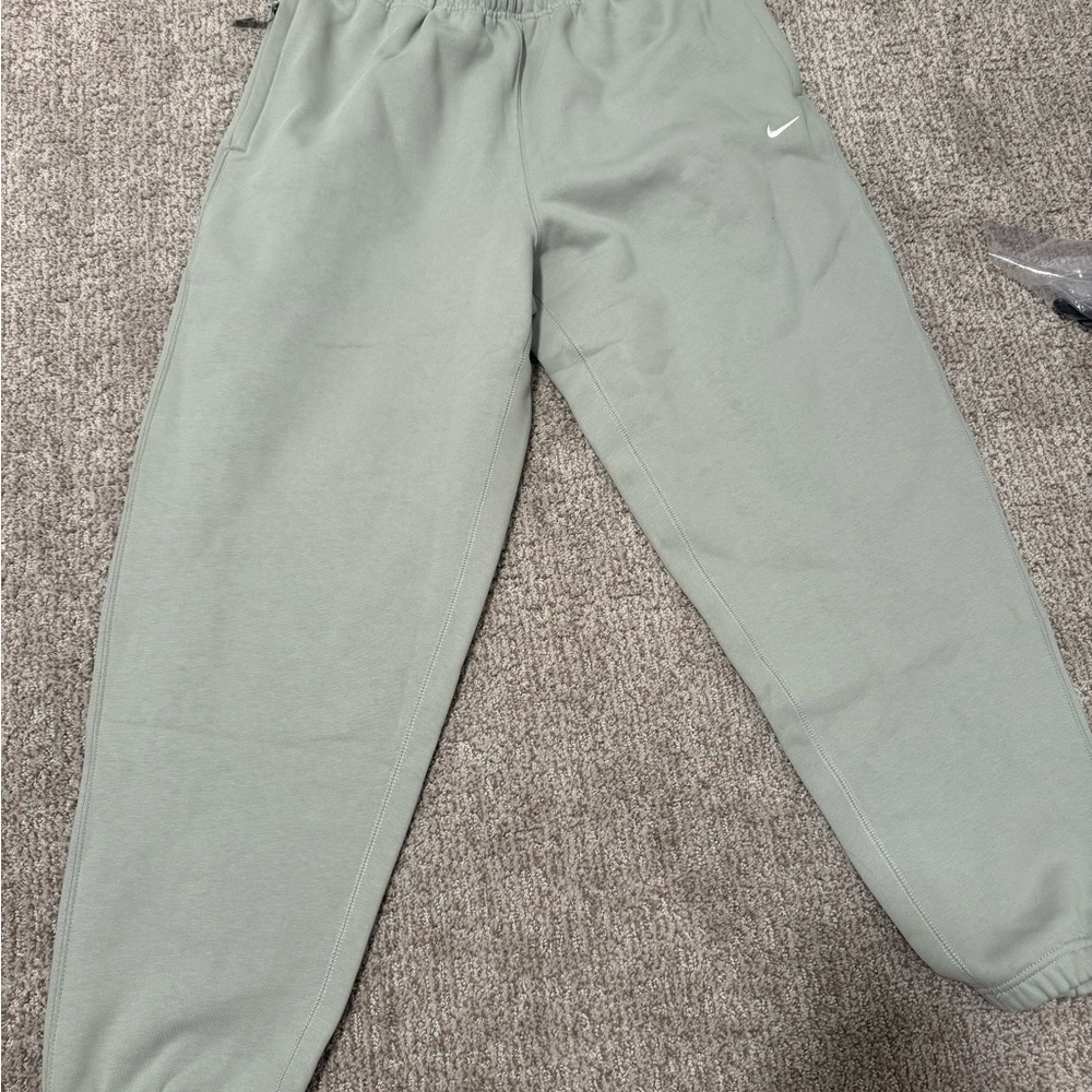 Nike men’s Light minty green Joggers